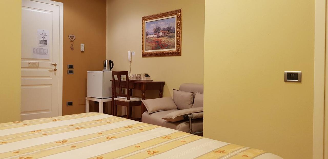 โฮเต็ล ริสโตรันเต ลา เรจิบุสซา Hotel อัสตี ภายนอก รูปภาพ