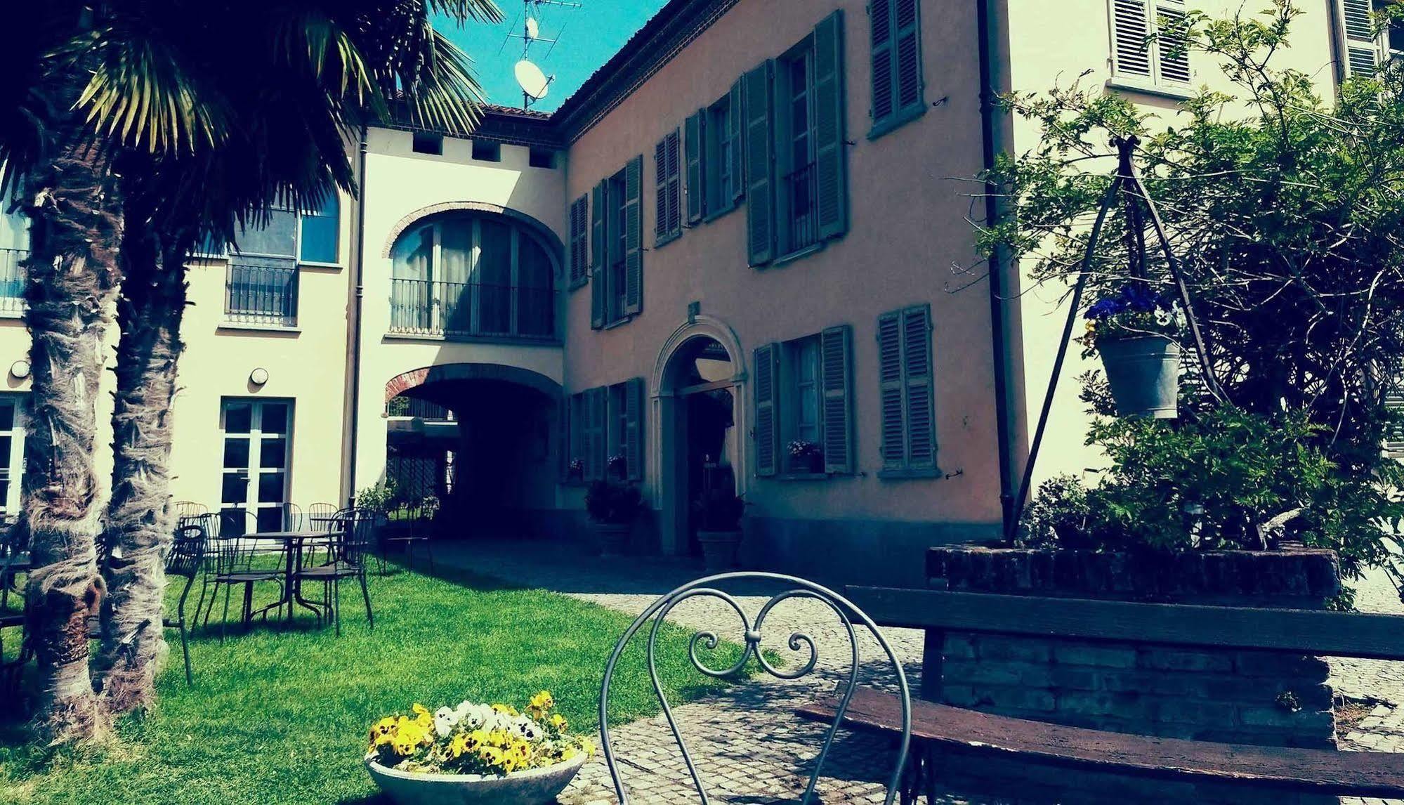 โฮเต็ล ริสโตรันเต ลา เรจิบุสซา Hotel อัสตี ภายนอก รูปภาพ